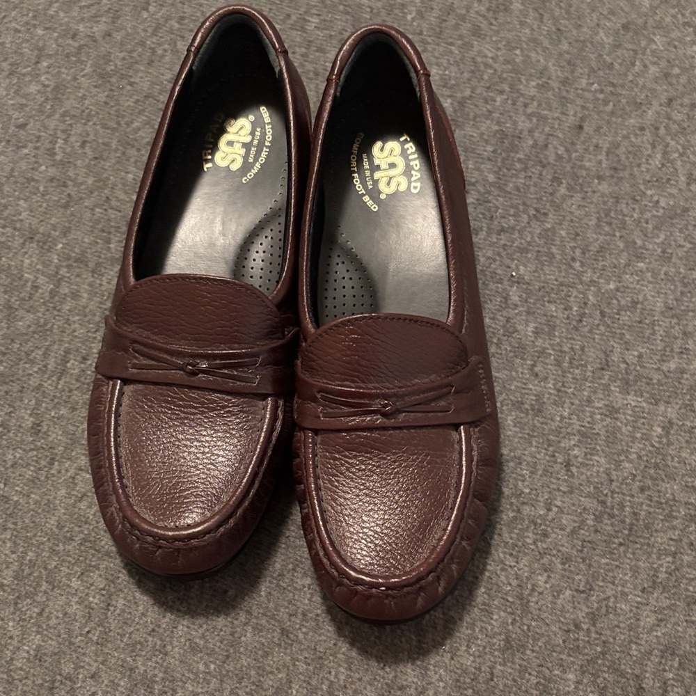 SAS women’s antique wine leather Loafers size 8 M